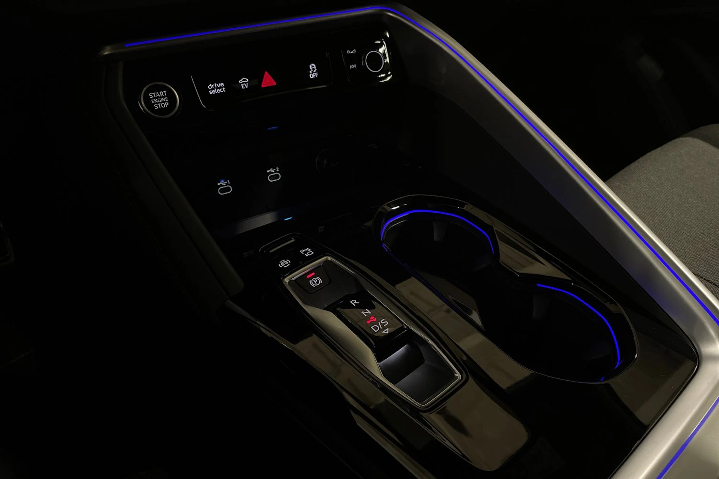 Sininen Audi Q5 2025 kuva 22.