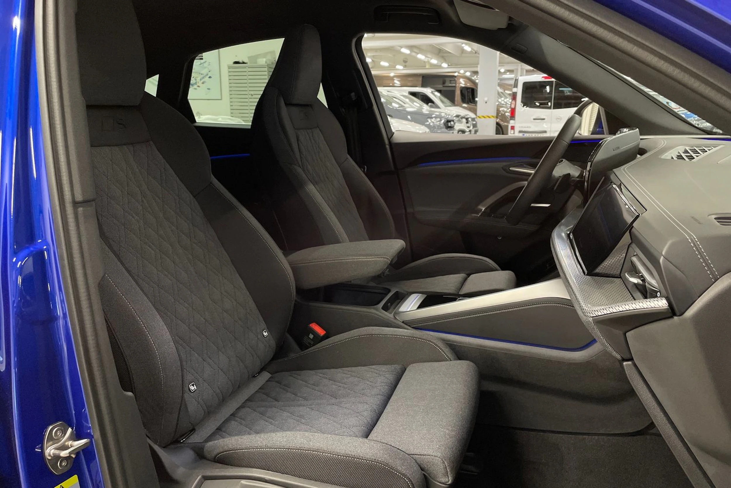 Sininen Audi Q5 2025 kuva 28.