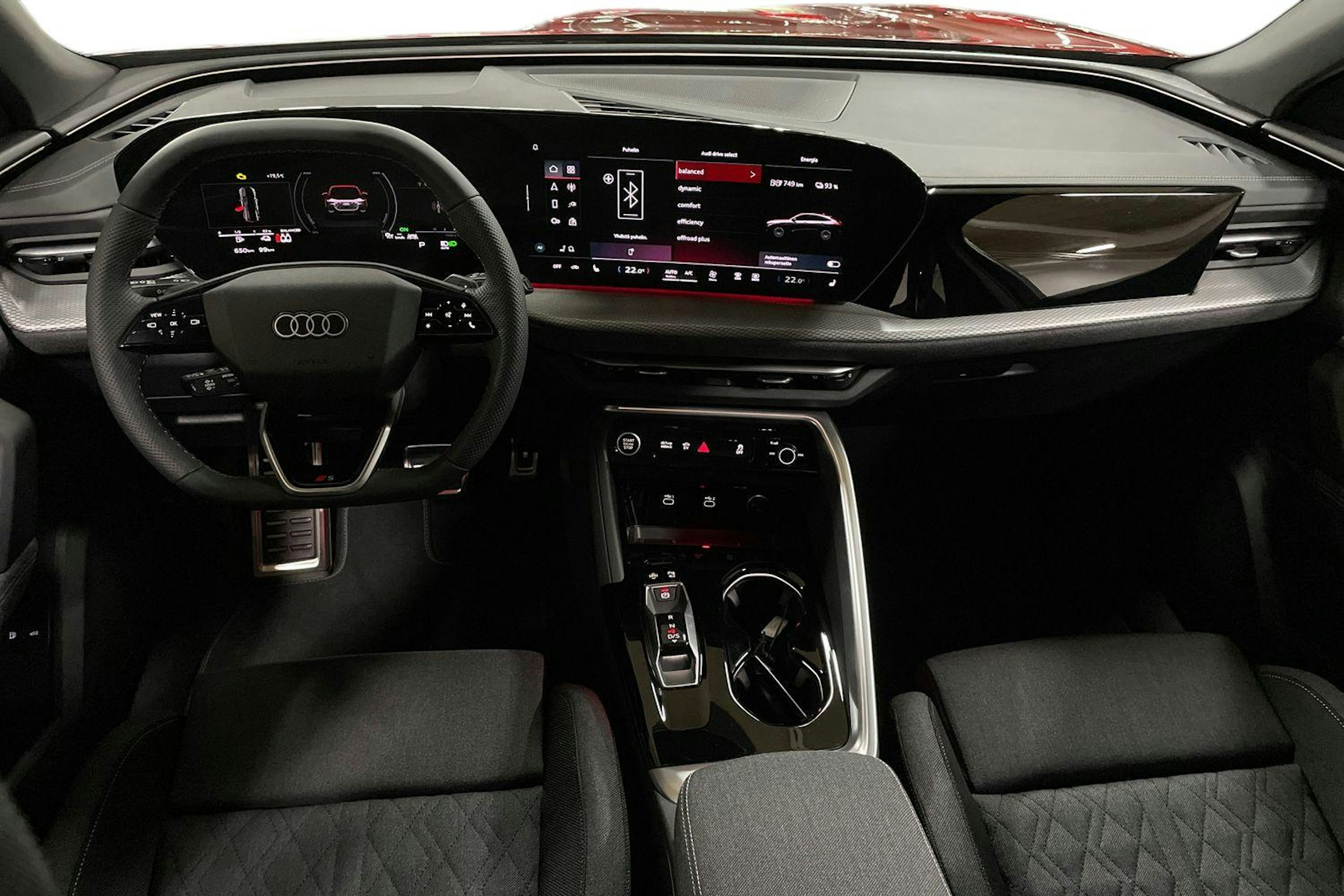 met. punainen Audi Q5 2025 kuva 7.