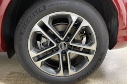 met. punainen Audi Q5 2025 kuva 10.