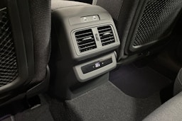 met. punainen Audi Q5 2025 kuva 11.