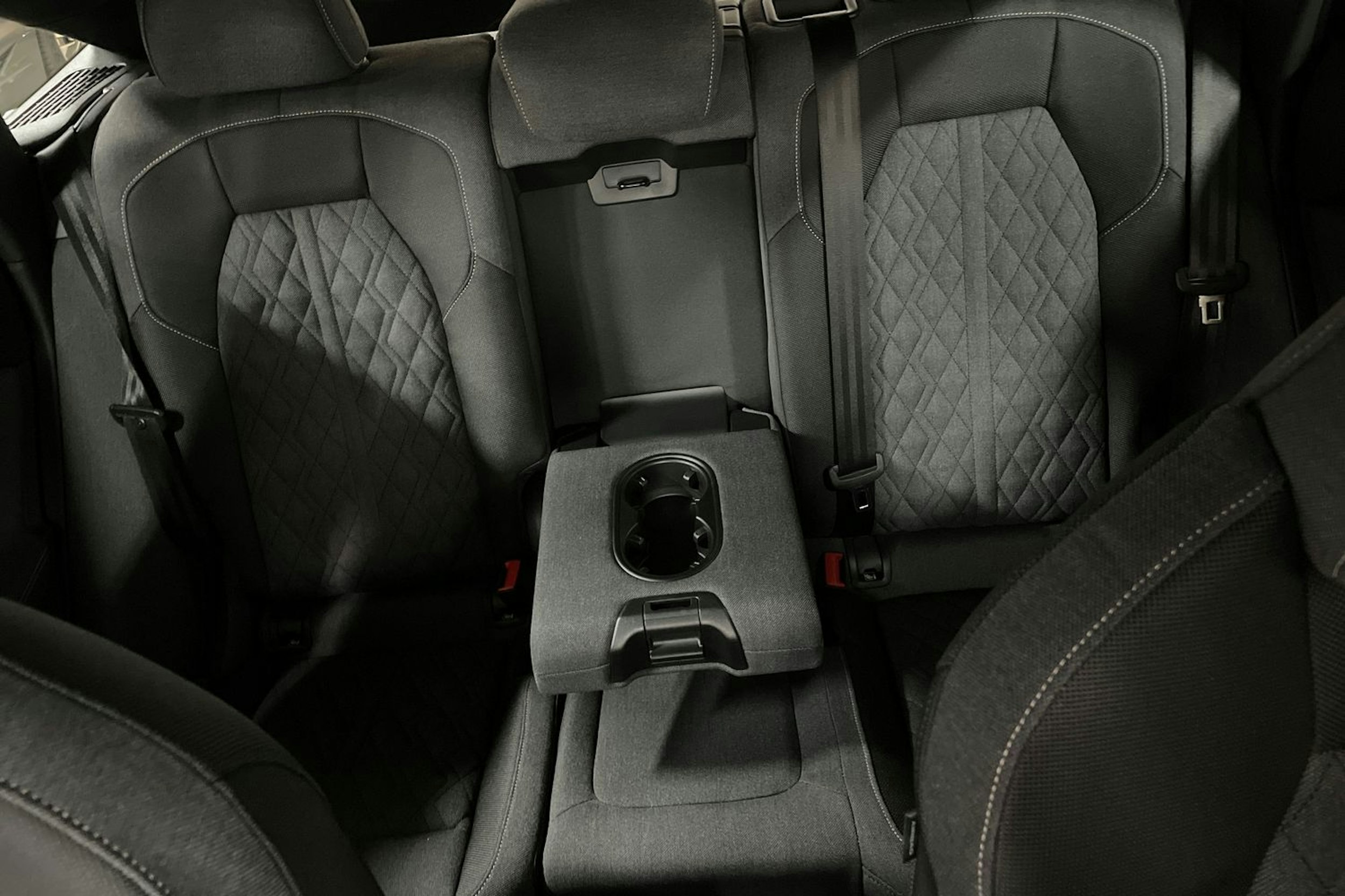 met. punainen Audi Q5 2025 kuva 12.