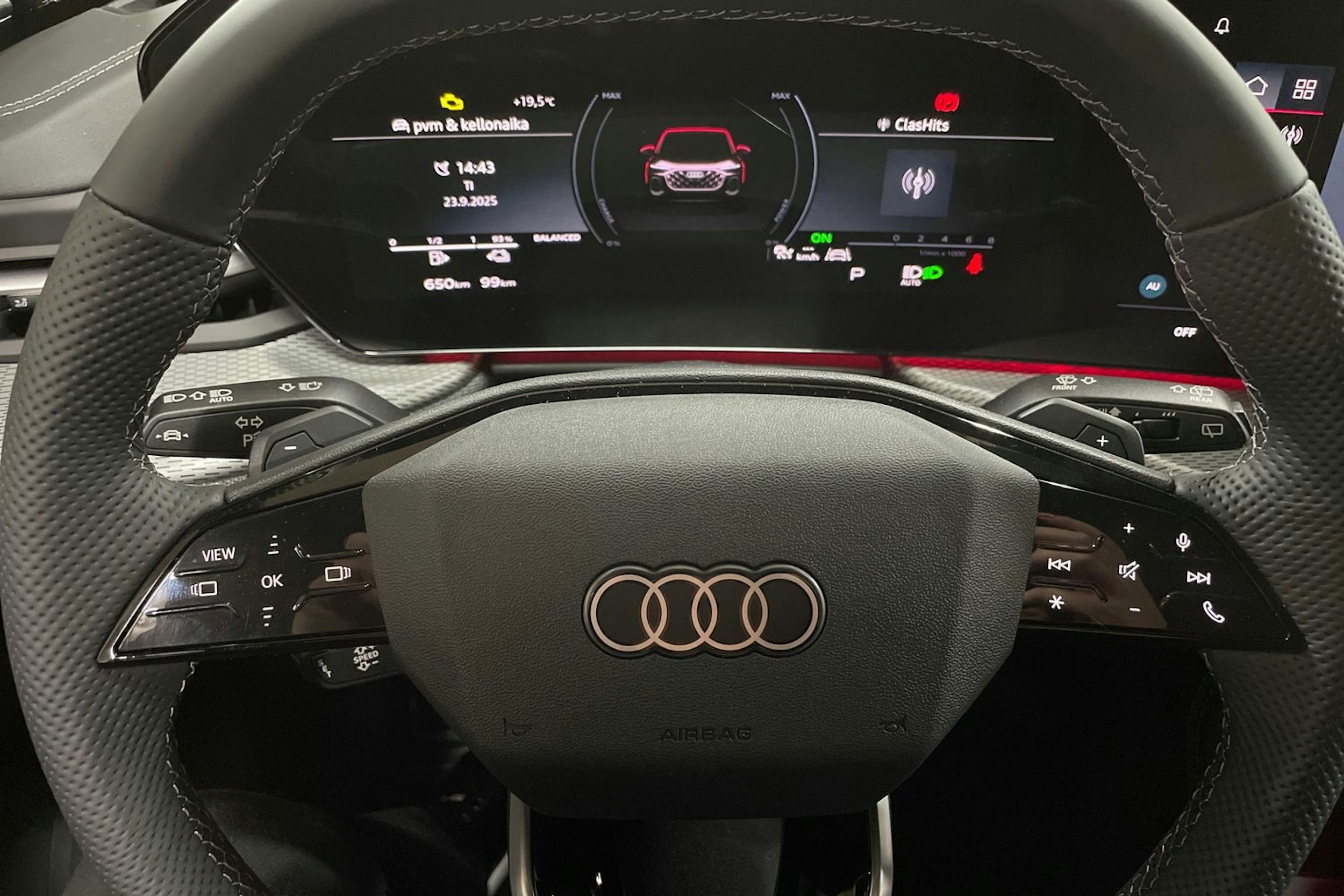 met. punainen Audi Q5 2025 kuva 14.