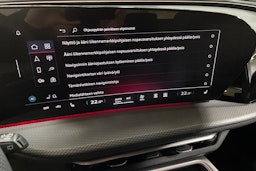 met. punainen Audi Q5 2025 kuva 18.
