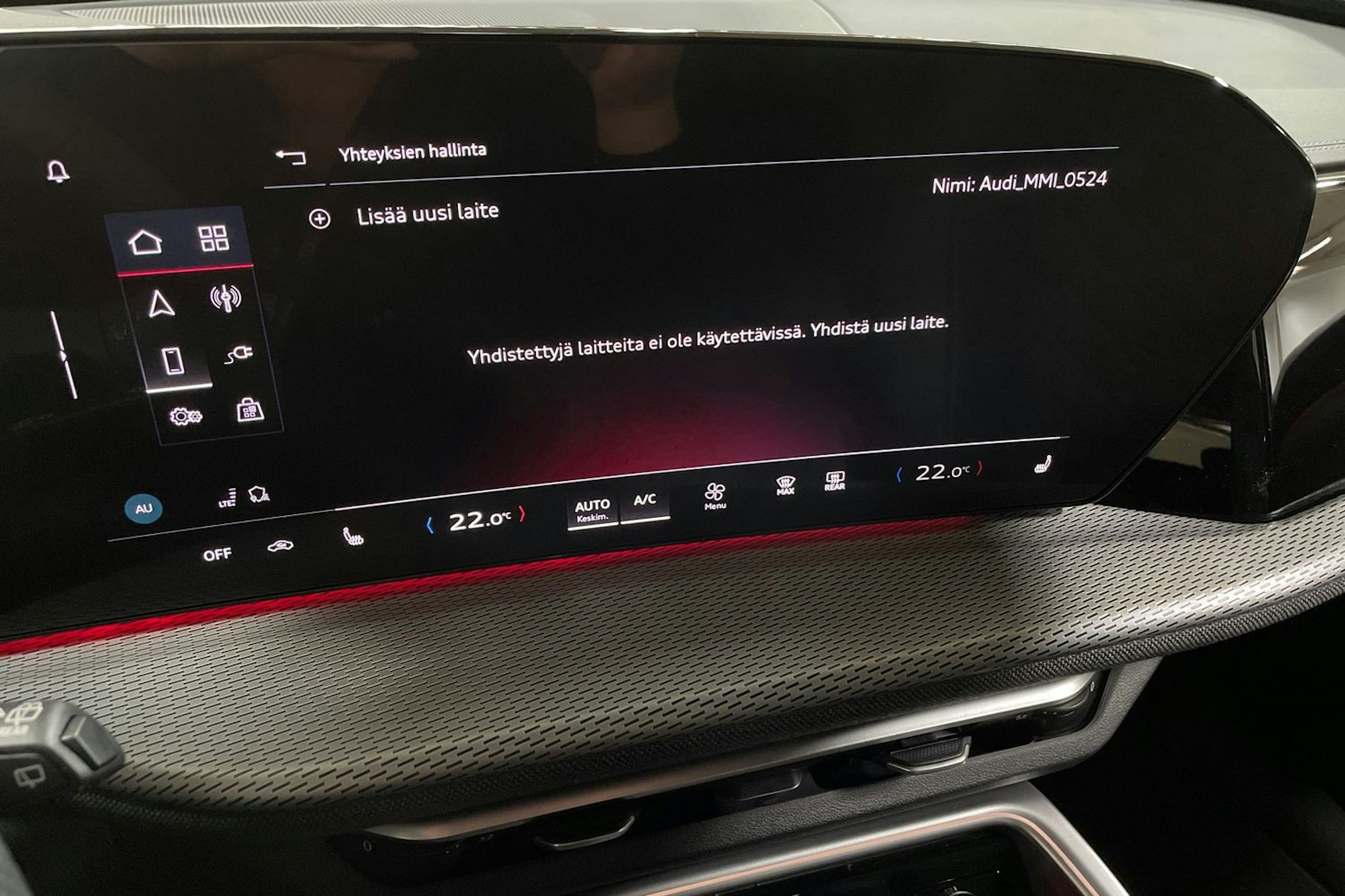 met. punainen Audi Q5 2025 kuva 19.