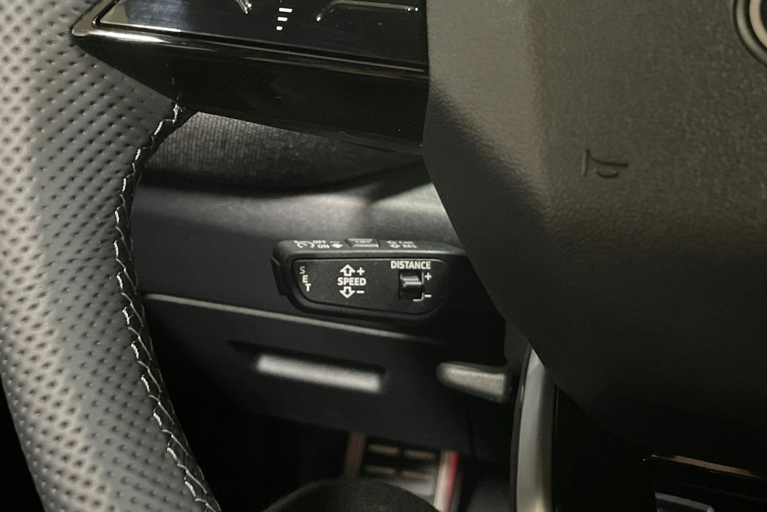 met. punainen Audi Q5 2025 kuva 23.