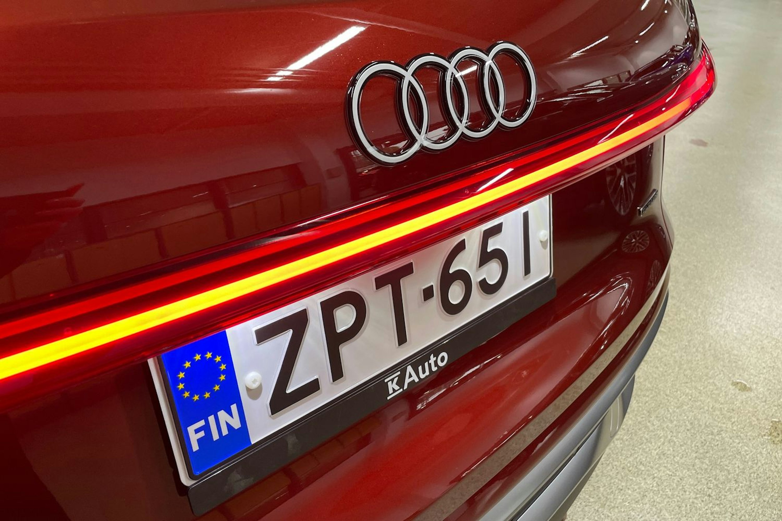 met. punainen Audi Q5 2025 kuva 26.