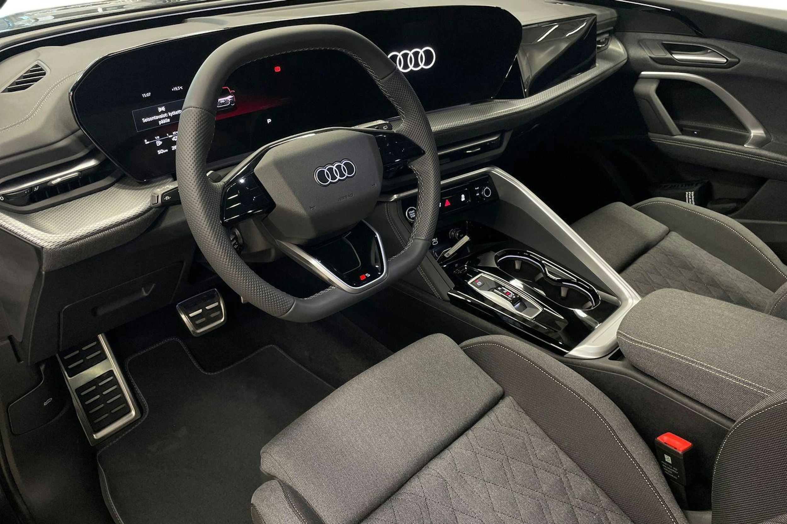 met. harmaa Audi Q5 2025 kuva 6.