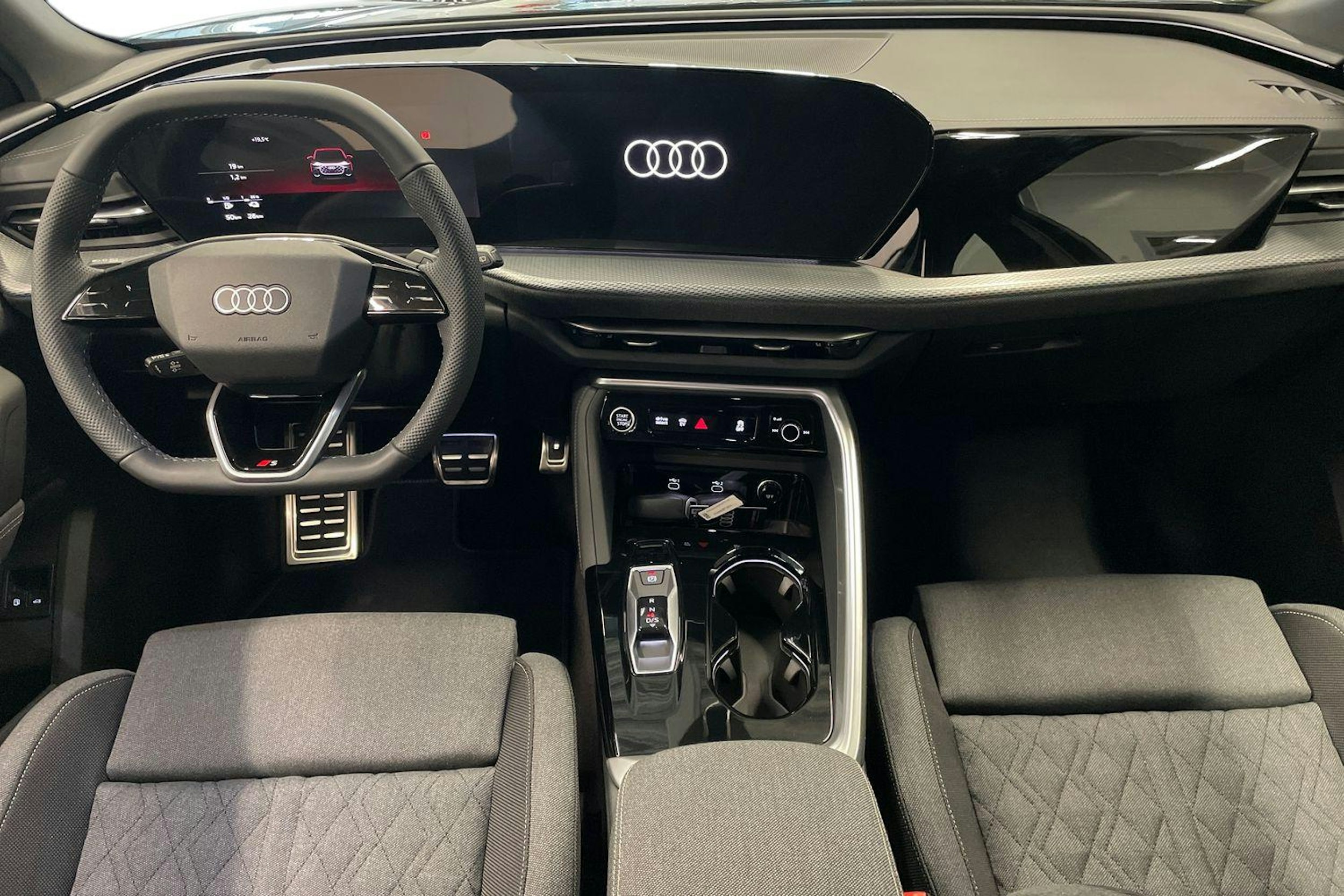 met. harmaa Audi Q5 2025 kuva 7.