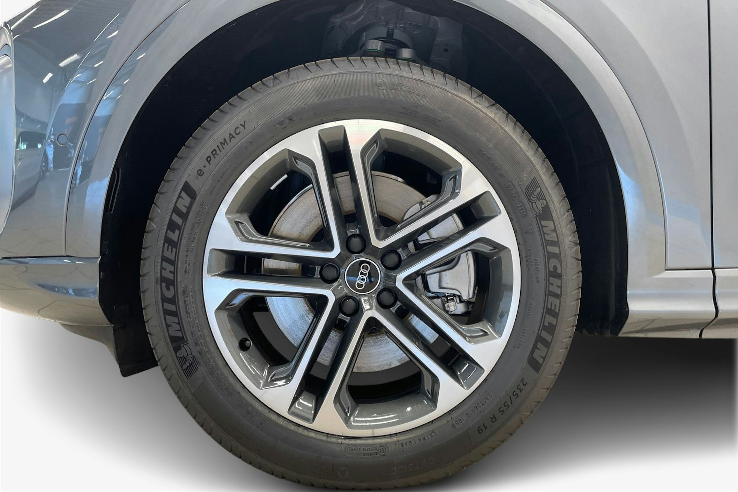 met. harmaa Audi Q5 2025 kuva 9.