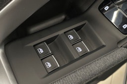 met. harmaa Audi Q5 2025 kuva 12.