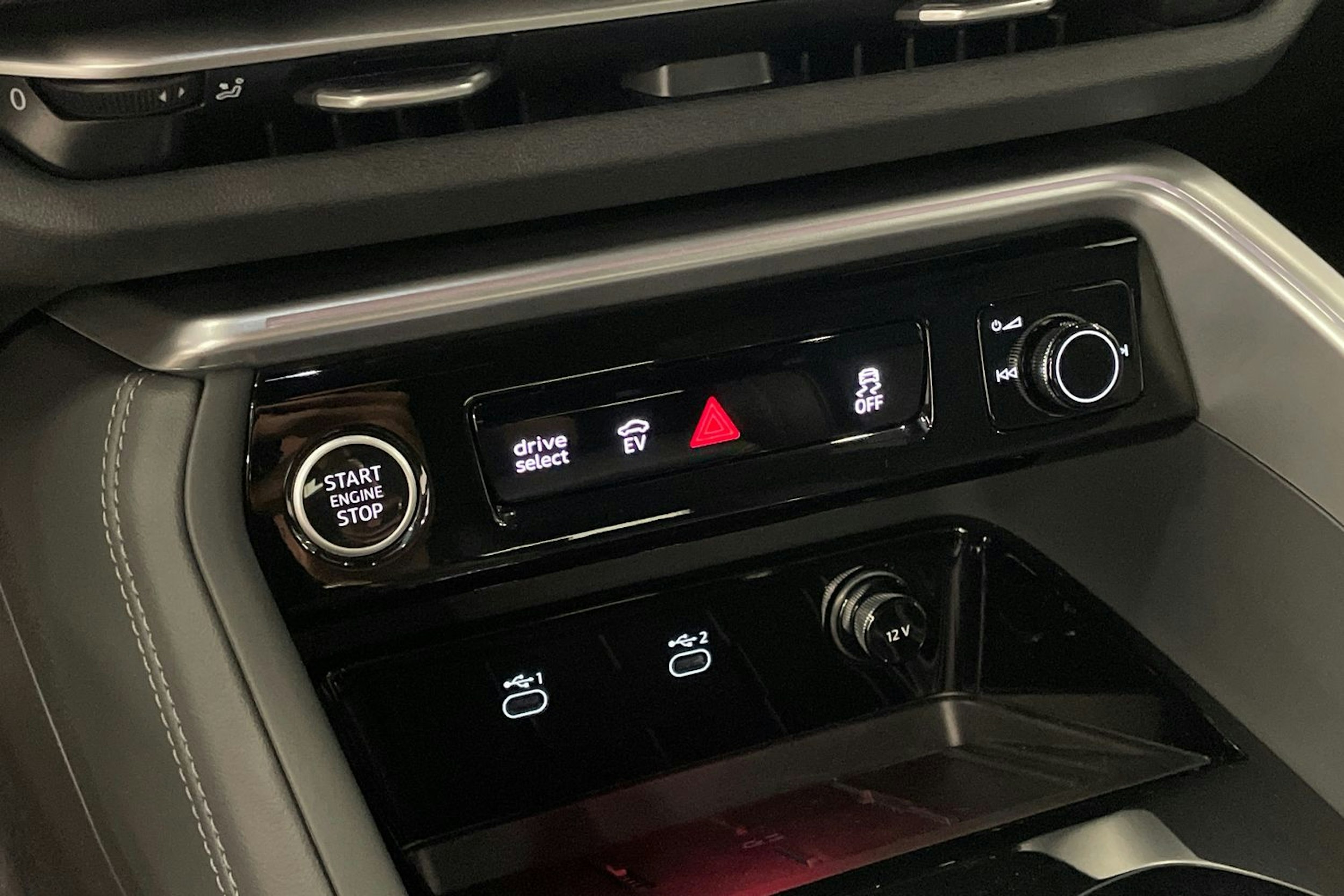met. harmaa Audi Q5 2025 kuva 19.