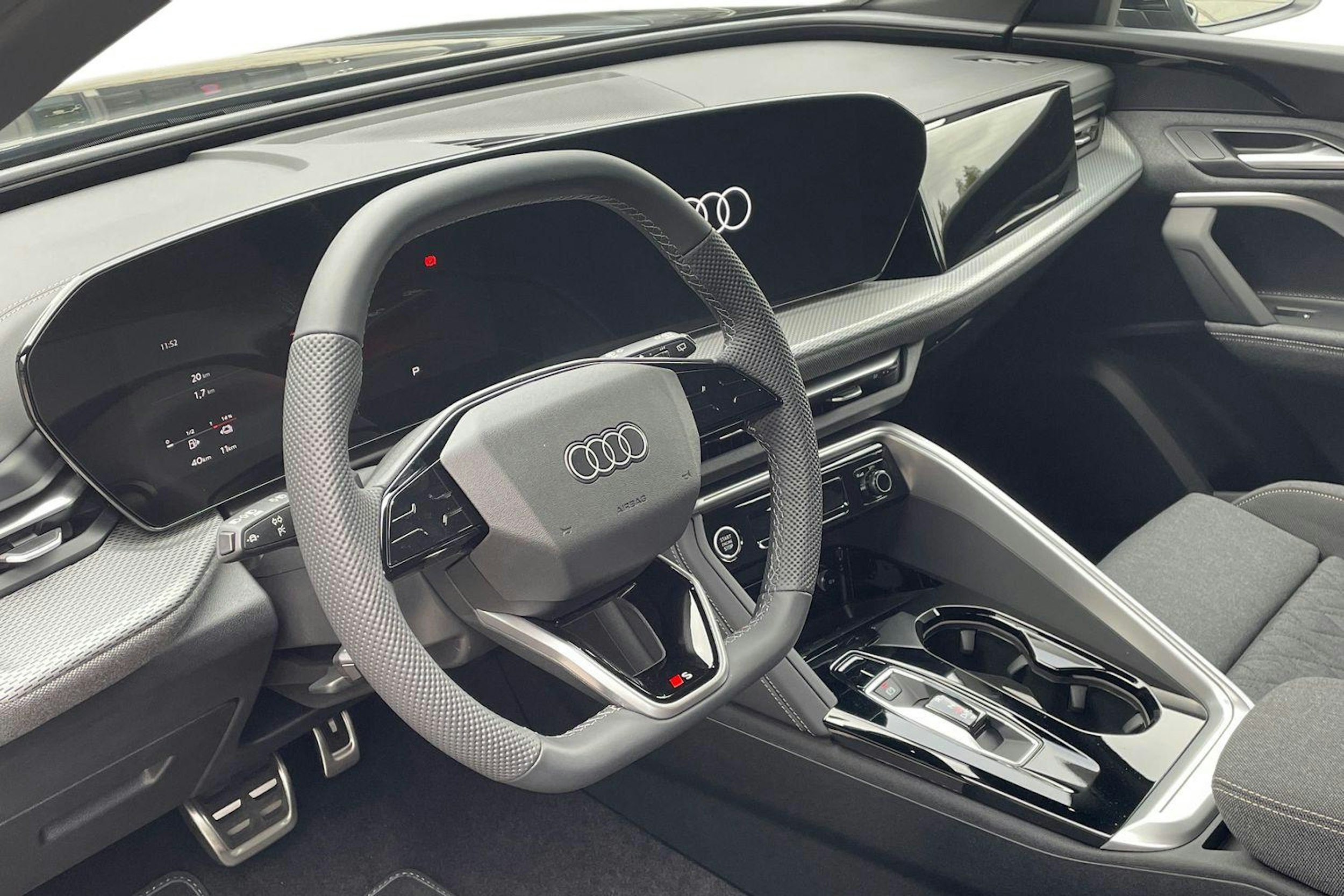 musta Audi Q5 2025 kuva 6.
