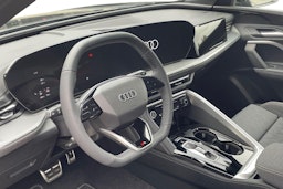 musta Audi Q5 2025 kuva 6.