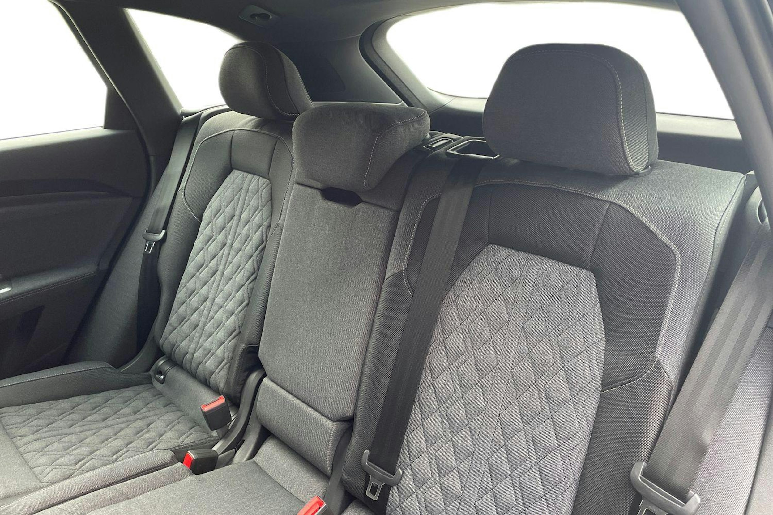 musta Audi Q5 2025 kuva 8.