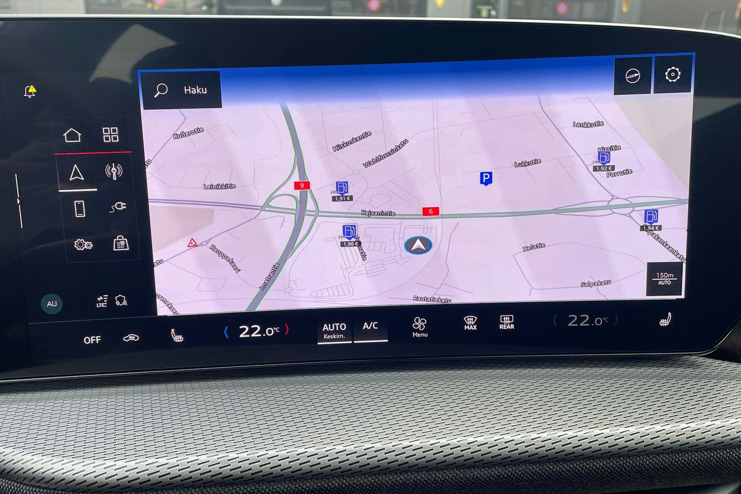 musta Audi Q5 2025 kuva 11.