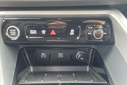 musta Audi Q5 2025 kuva 13.