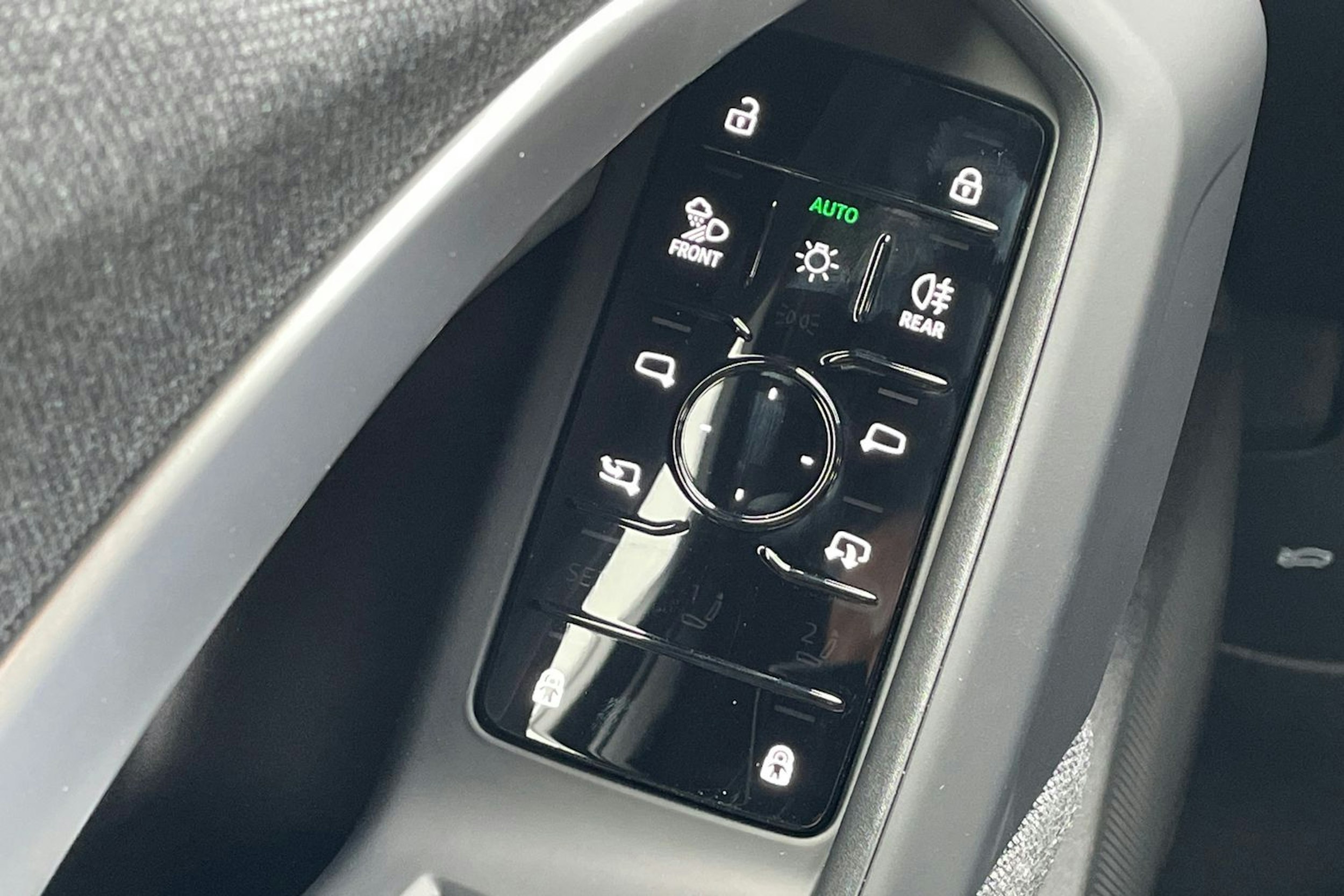 musta Audi Q5 2025 kuva 16.