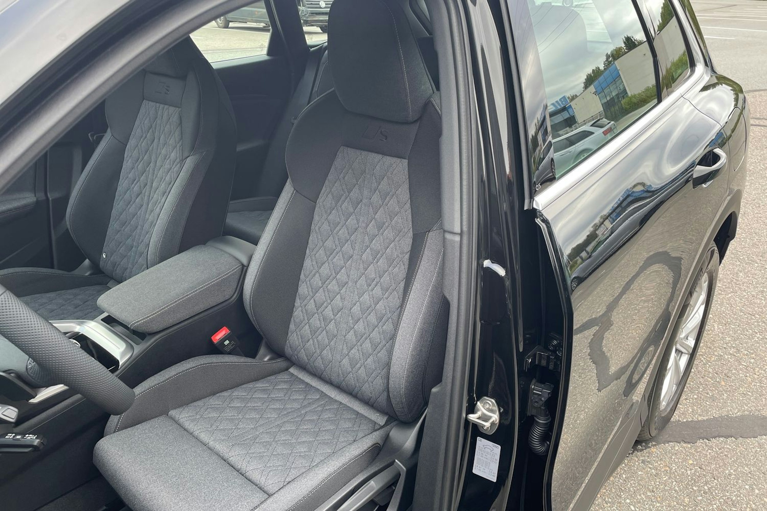 musta Audi Q5 2025 kuva 17.