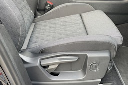 musta Audi Q5 2025 kuva 18.