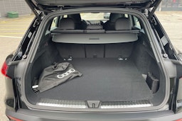 musta Audi Q5 2025 kuva 21.