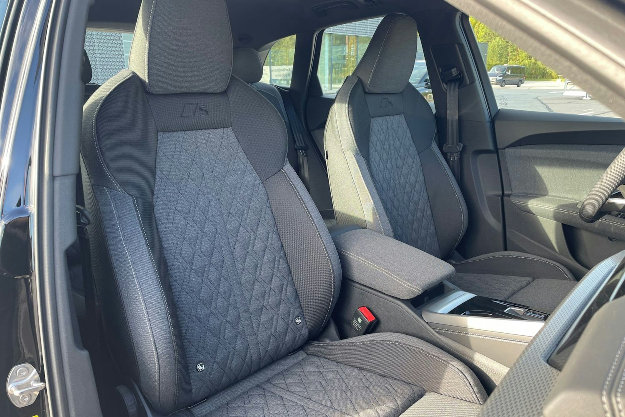 musta Audi Q5 2025 kuva 23.