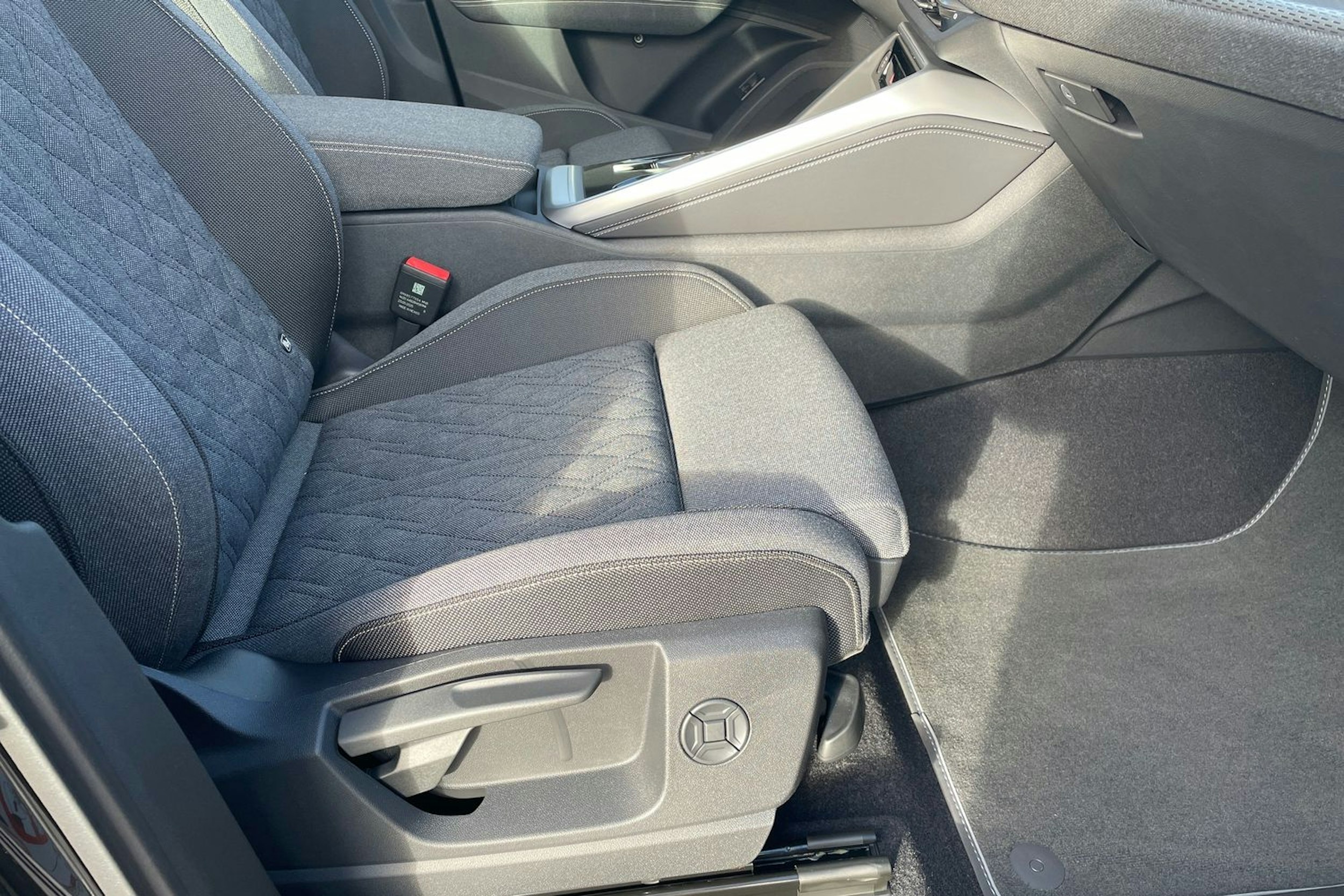 musta Audi Q5 2025 kuva 24.