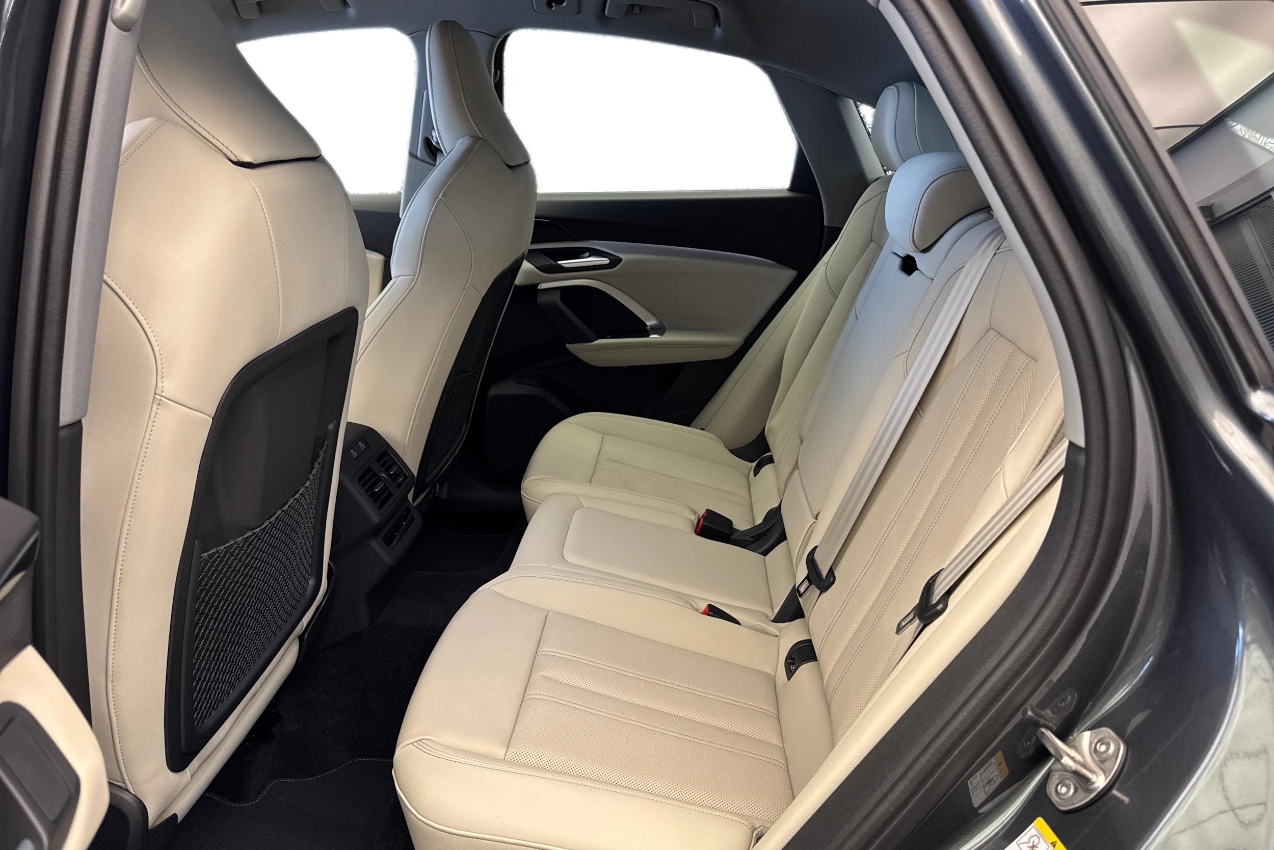 harmaa Audi Q5 2025 kuva 8.