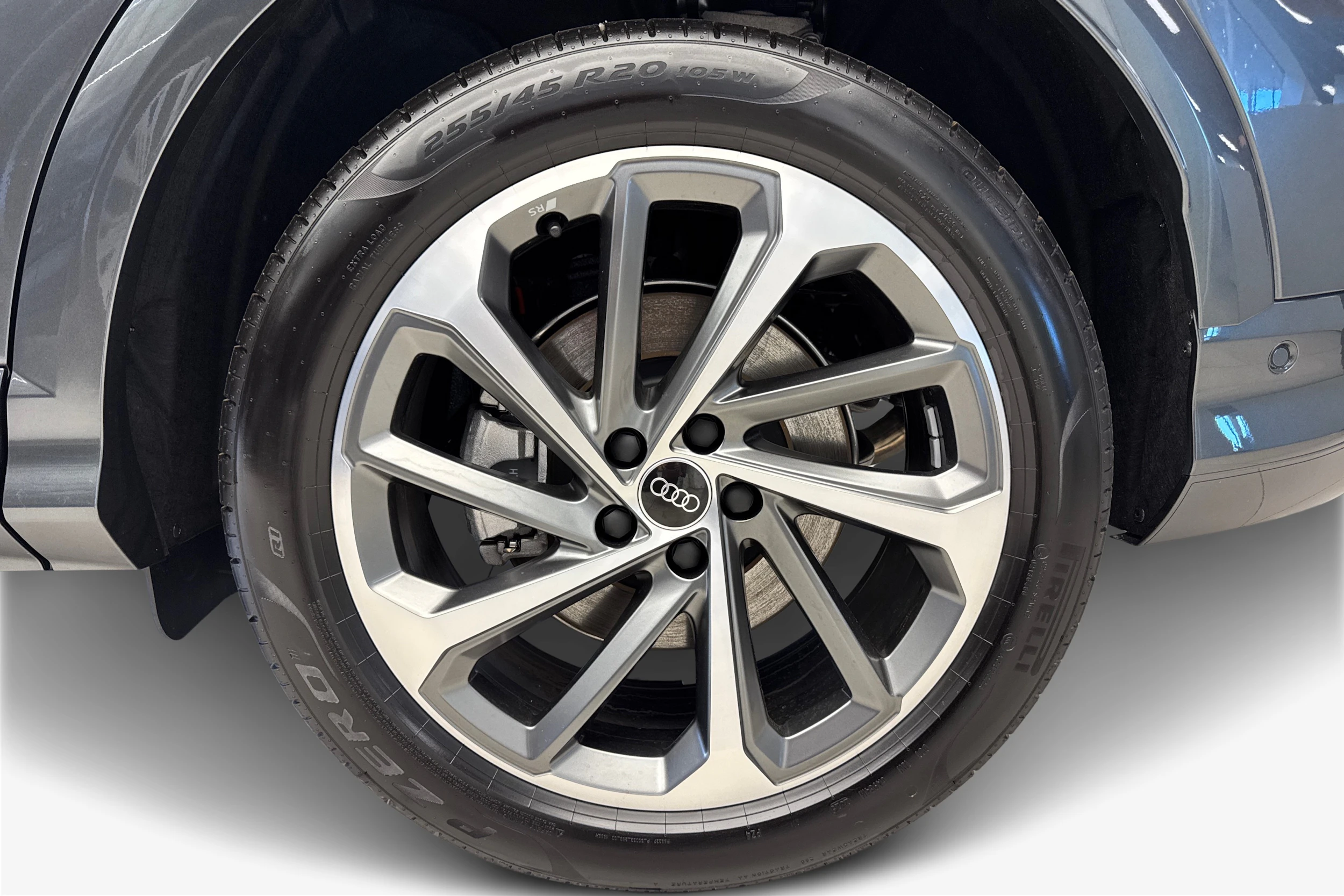 harmaa Audi Q5 2025 kuva 9.