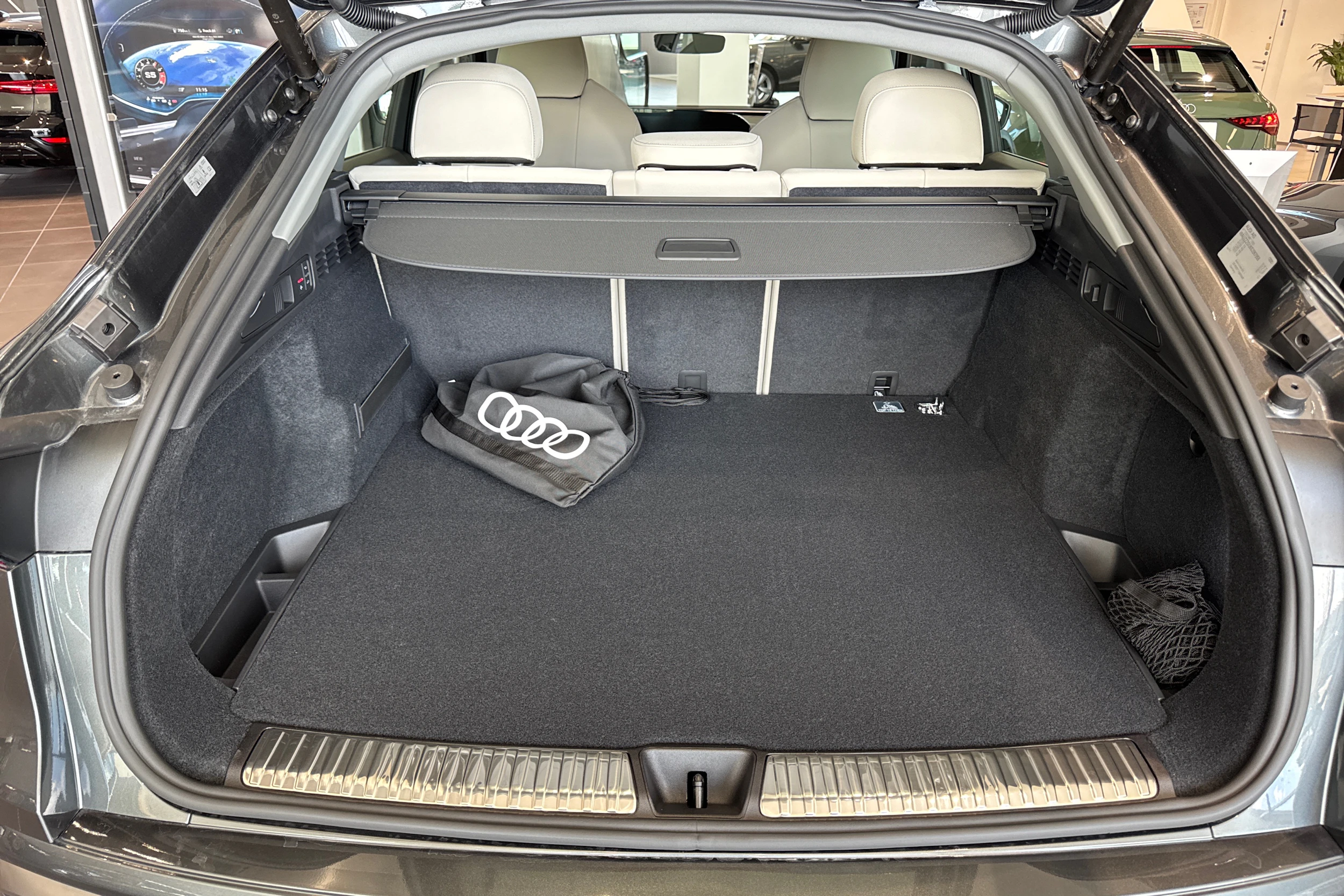 harmaa Audi Q5 2025 kuva 15.