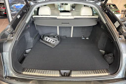 harmaa Audi Q5 2025 kuva 15.