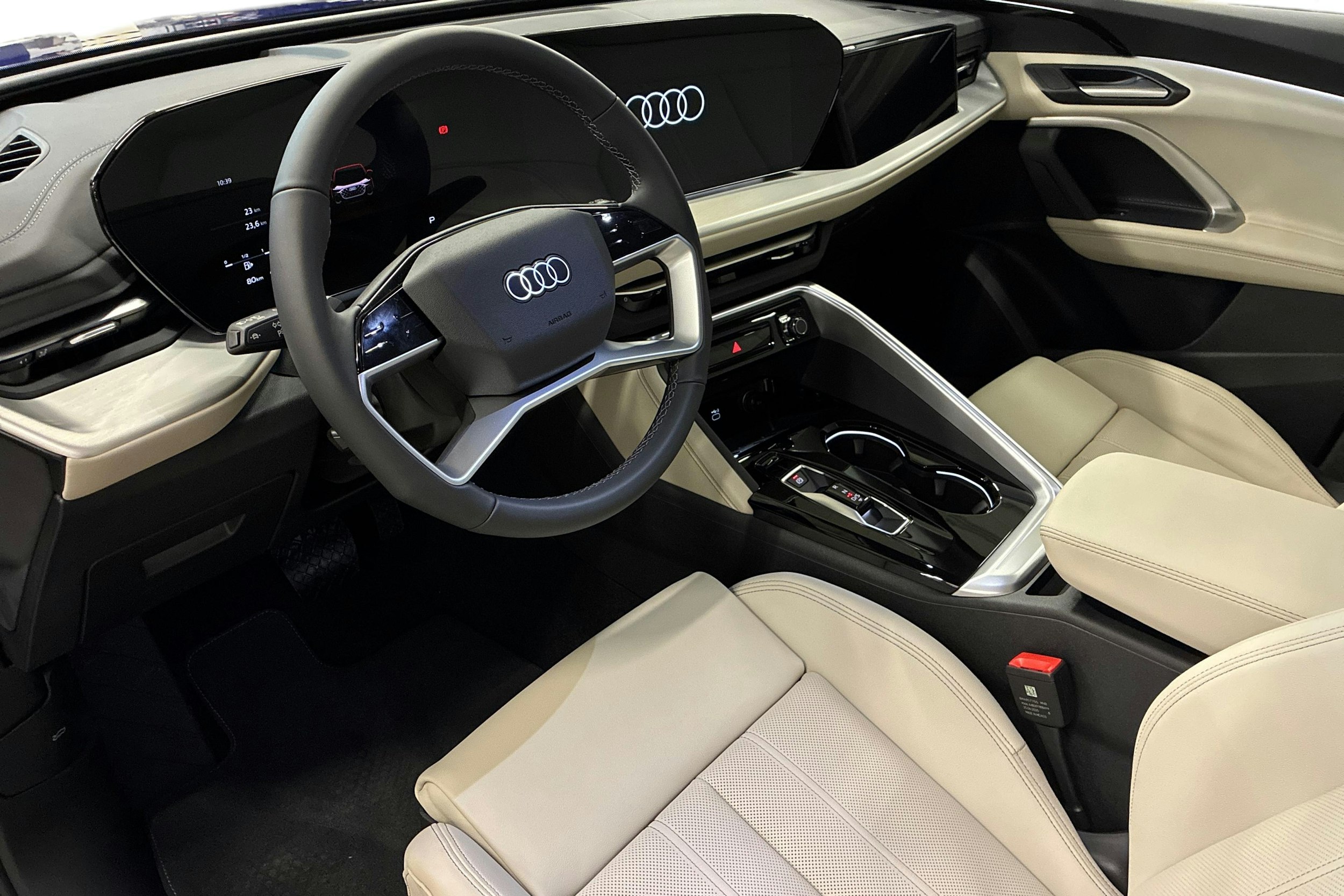 sininen Audi Q5 2025 kuva 6.