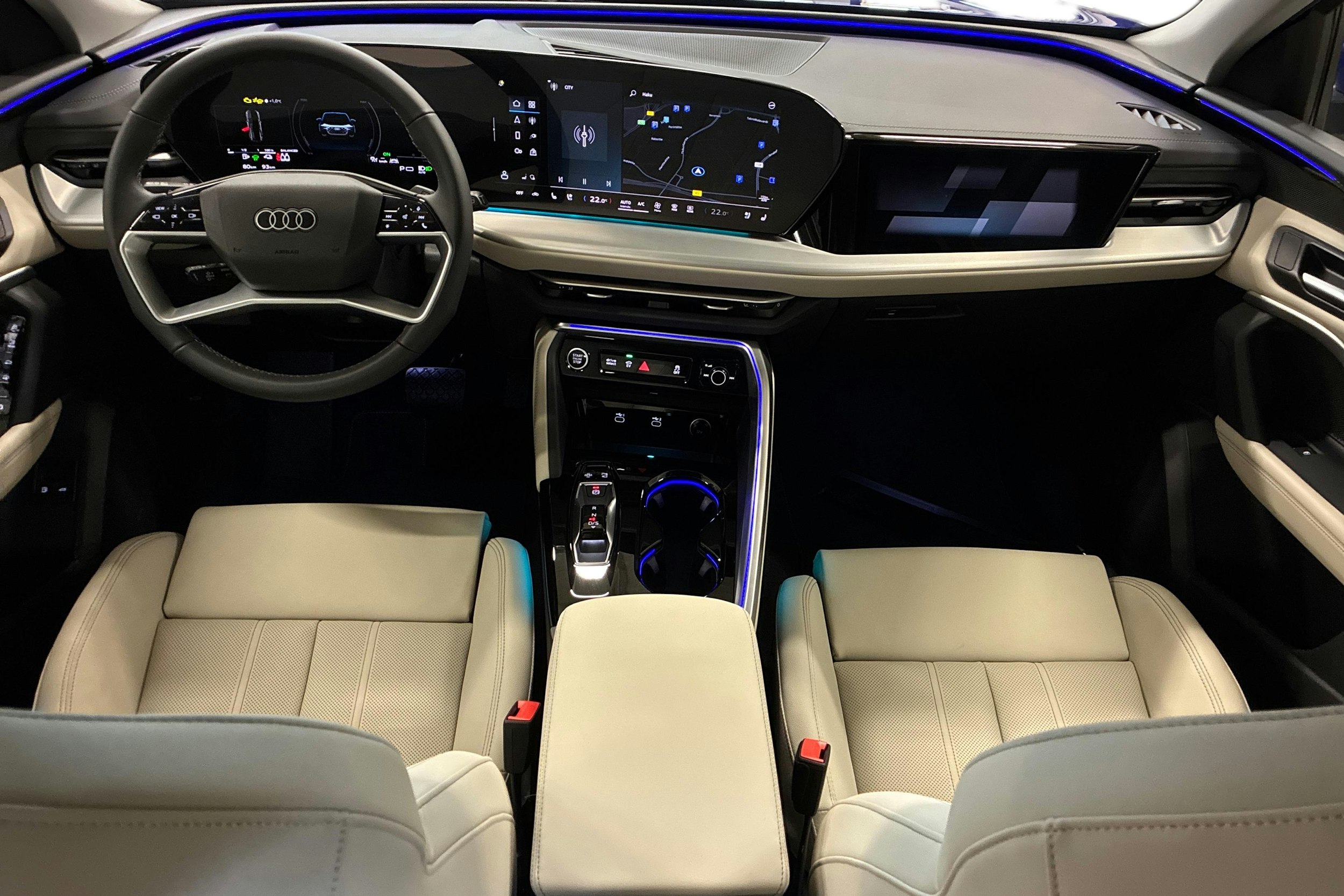 sininen Audi Q5 2025 kuva 7.