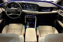 sininen Audi Q5 2025 kuva 7.