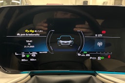 sininen Audi Q5 2025 kuva 11.