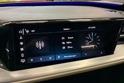 sininen Audi Q5 2025 kuva 13.