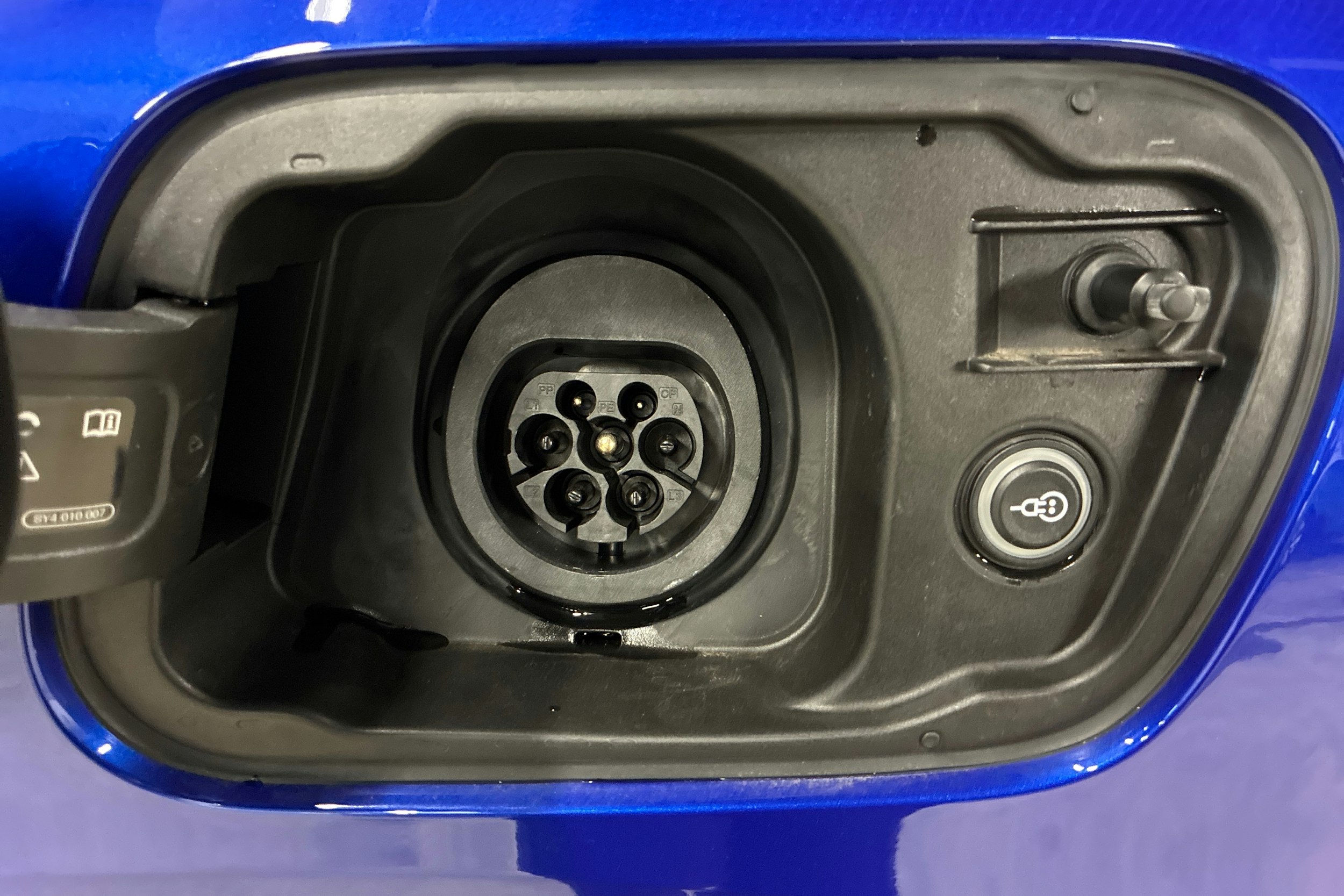 sininen Audi Q5 2025 kuva 14.