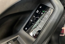 mythos musta Audi Q5 2025 kuva 8.