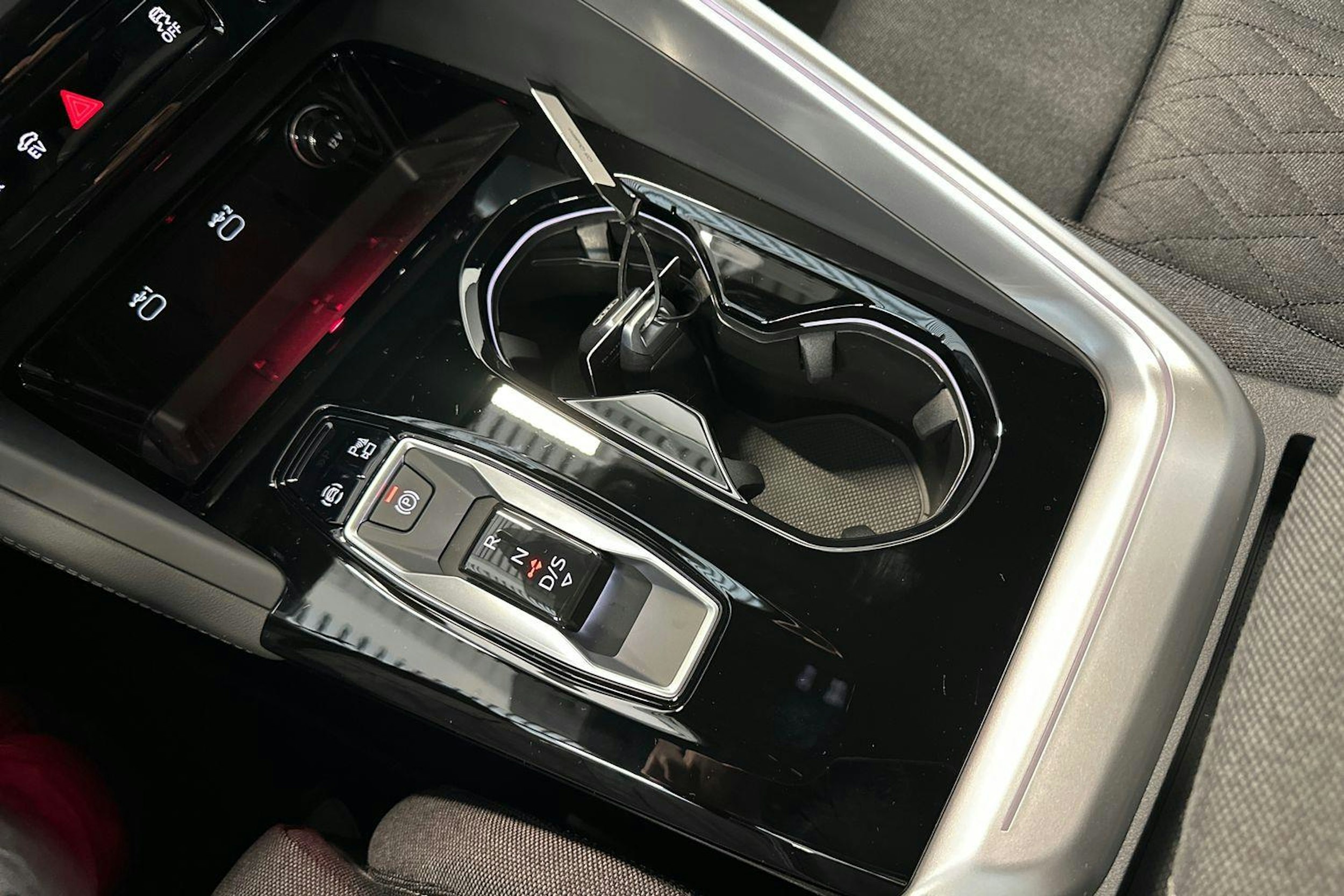 mythos musta Audi Q5 2025 kuva 17.