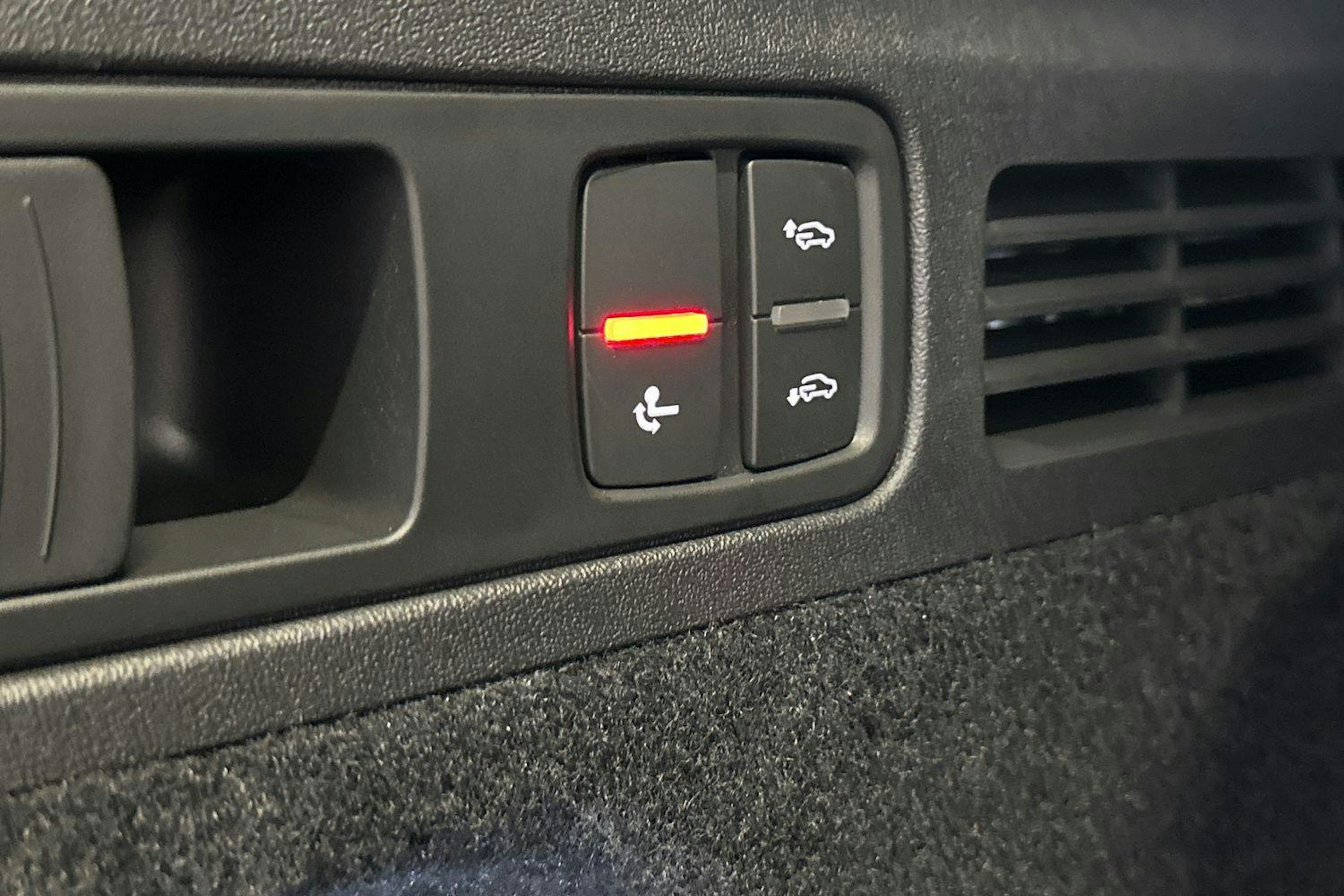 mythos musta Audi Q5 2025 kuva 19.