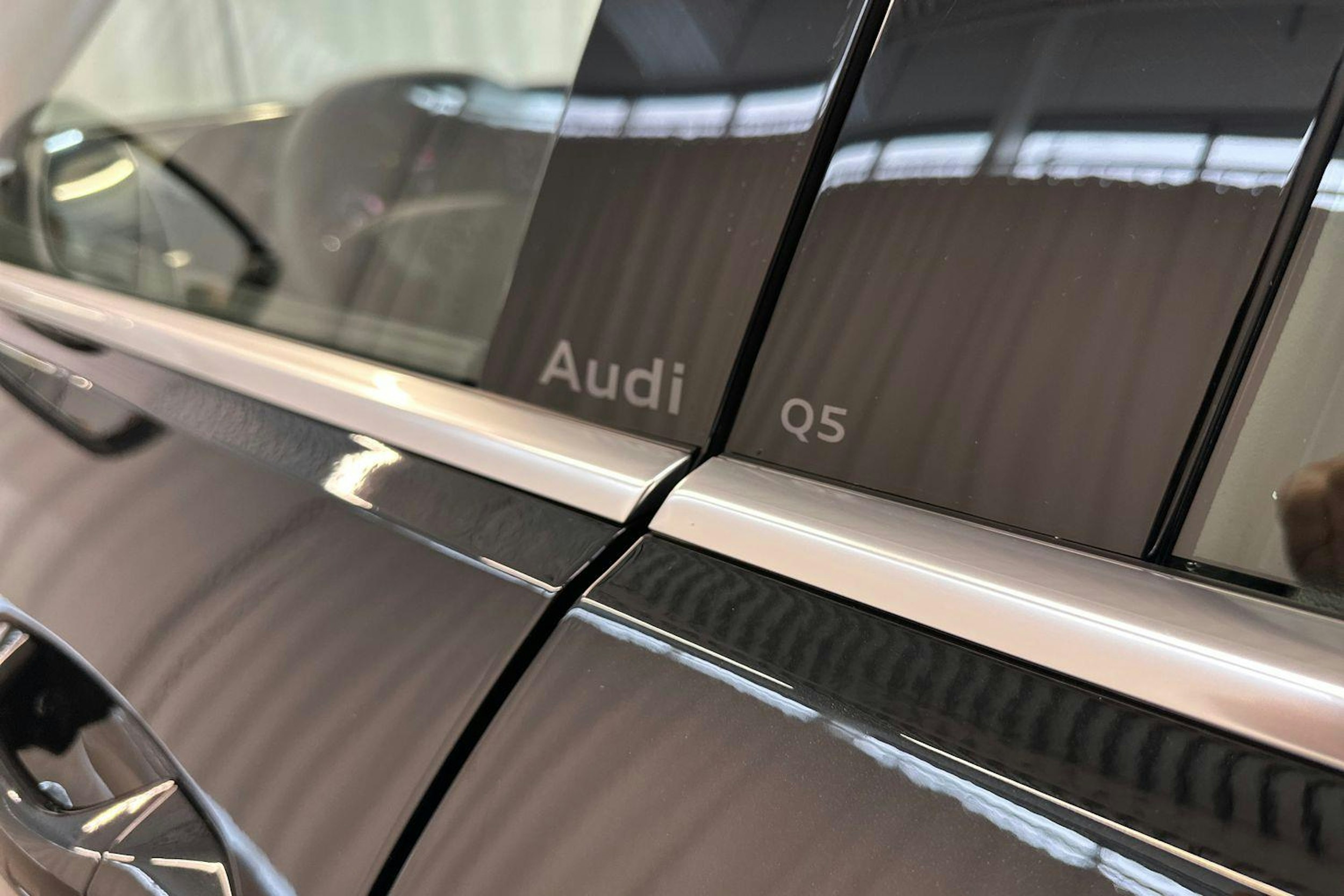 mythos musta Audi Q5 2025 kuva 21.