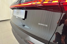 mythos musta Audi Q5 2025 kuva 22.