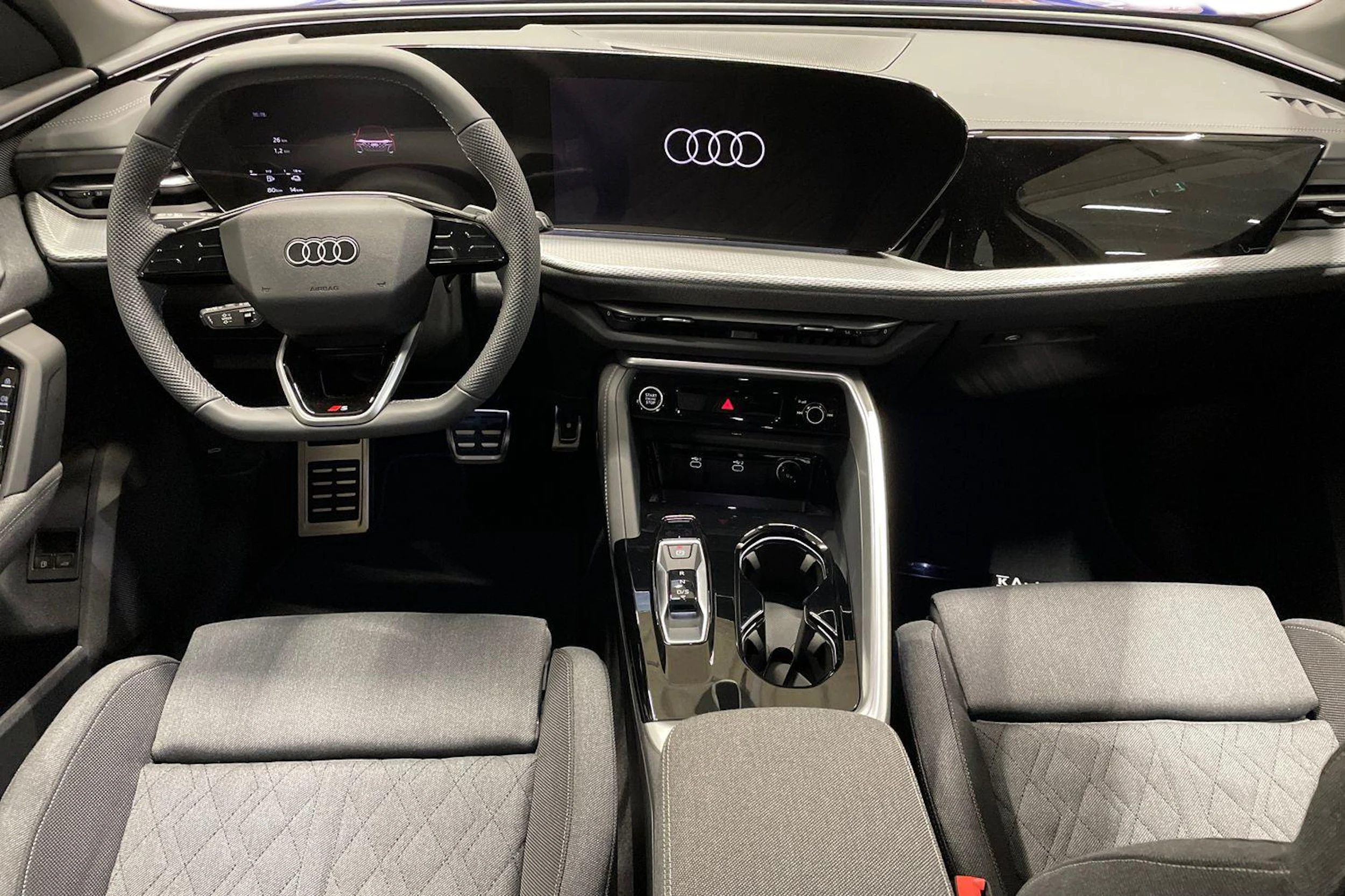 sininen Audi Q5 2025 kuva 7.