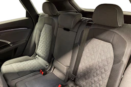 sininen Audi Q5 2025 kuva 8.