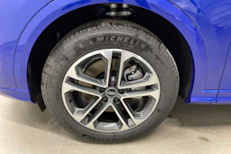sininen Audi Q5 2025 kuva 10.