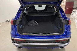 sininen Audi Q5 2025 kuva 11.