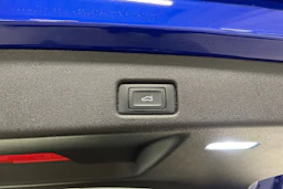 sininen Audi Q5 2025 kuva 12.