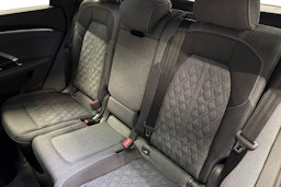 sininen Audi Q5 2025 kuva 8.