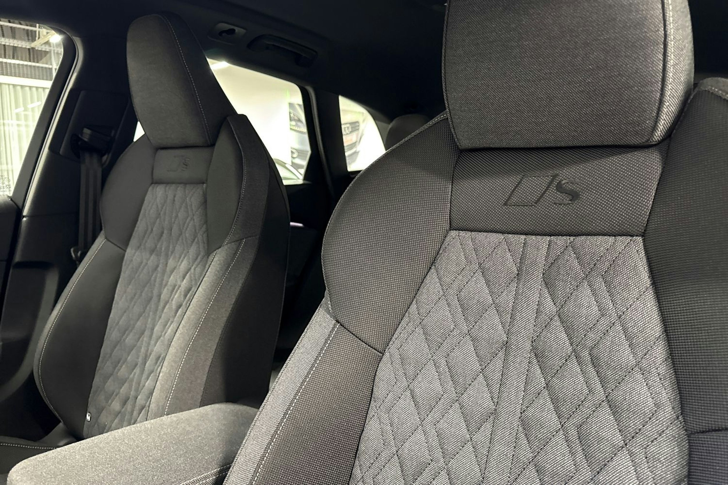 sininen Audi Q5 2025 kuva 13.