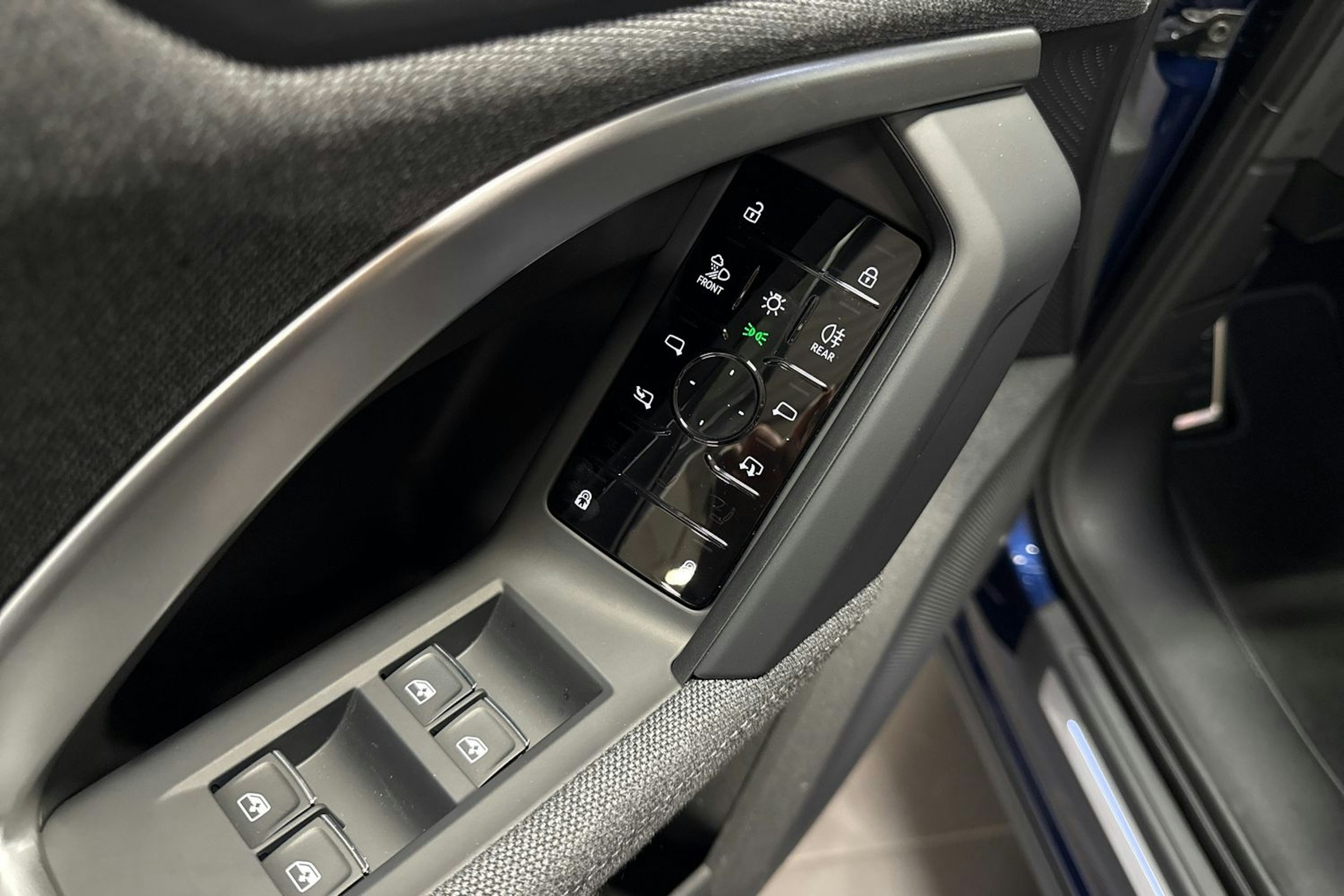 sininen Audi Q5 2025 kuva 14.